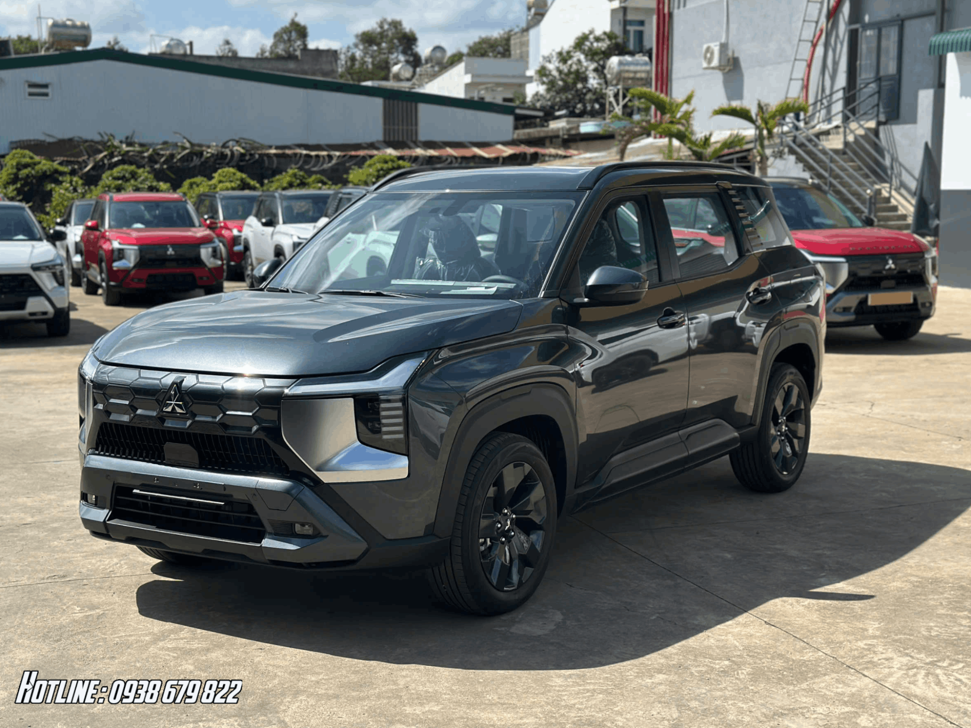 Đầu xe Mitsubishi Destinator màu Xám